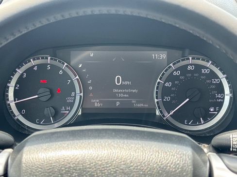 Used 2023 Toyota Highlander XLE AWD/4WD image 19