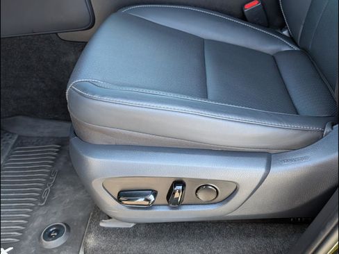 Used 2024 Lexus GX 550 w/ Cold Area Package image 10