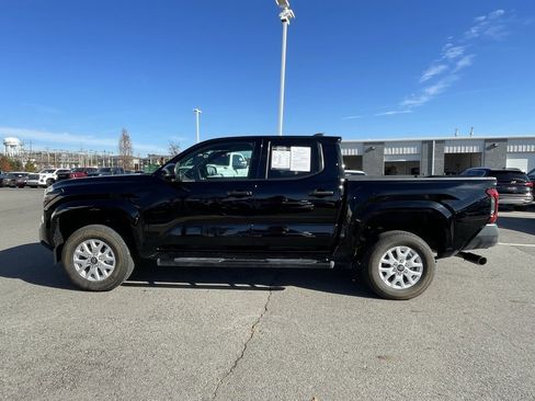 Used 2025 Toyota Tacoma SR image 4