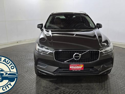 Used 2018 Volvo XC60 T5 Momentum w/ Vision Package AWD/4WD image 2