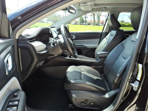 Used 2022 Jeep Compass Latitude w/ Sun and Sound Group AWD/4WD image 13