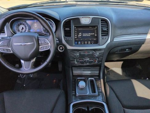 Used 2022 Chrysler 300 Touring image 13