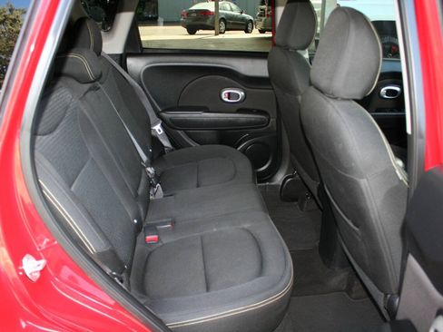 Used 2016 Kia Soul + FWD image 24
