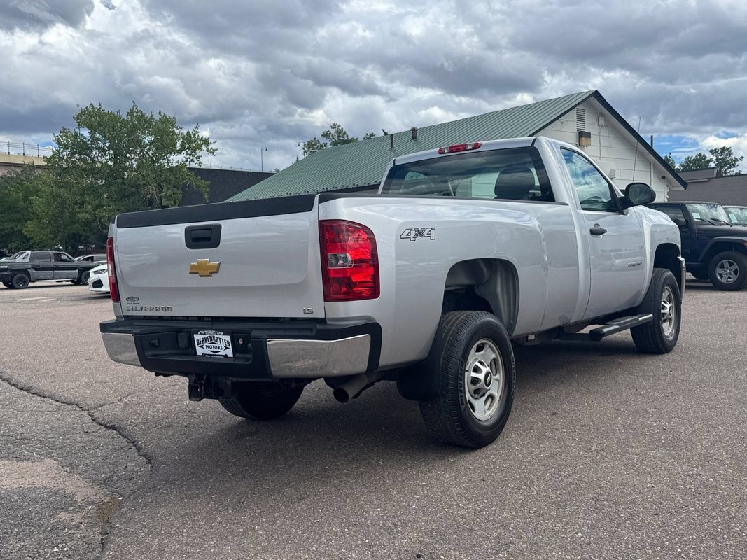 Used 2013 Chevrolet Silverado 2500 W/T AWD/4WD image 3