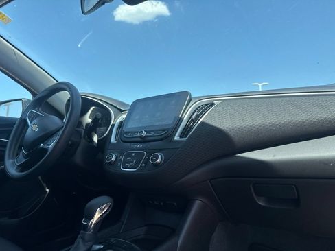 Used 2025 Chevrolet Malibu LS FWD image 24