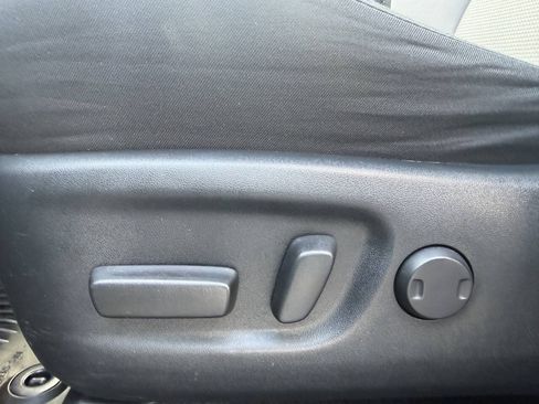 Used 2018 Toyota RAV4 XLE AWD/4WD image 19