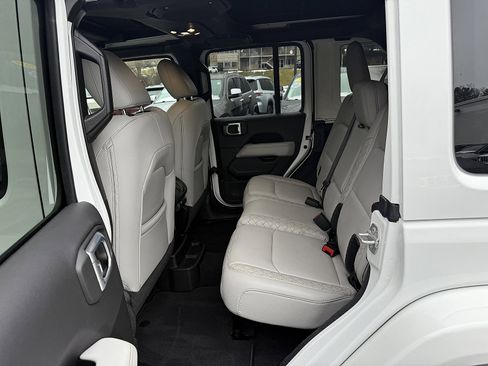 Certified 2022 Jeep Wrangler Unlimited Sahara image 17