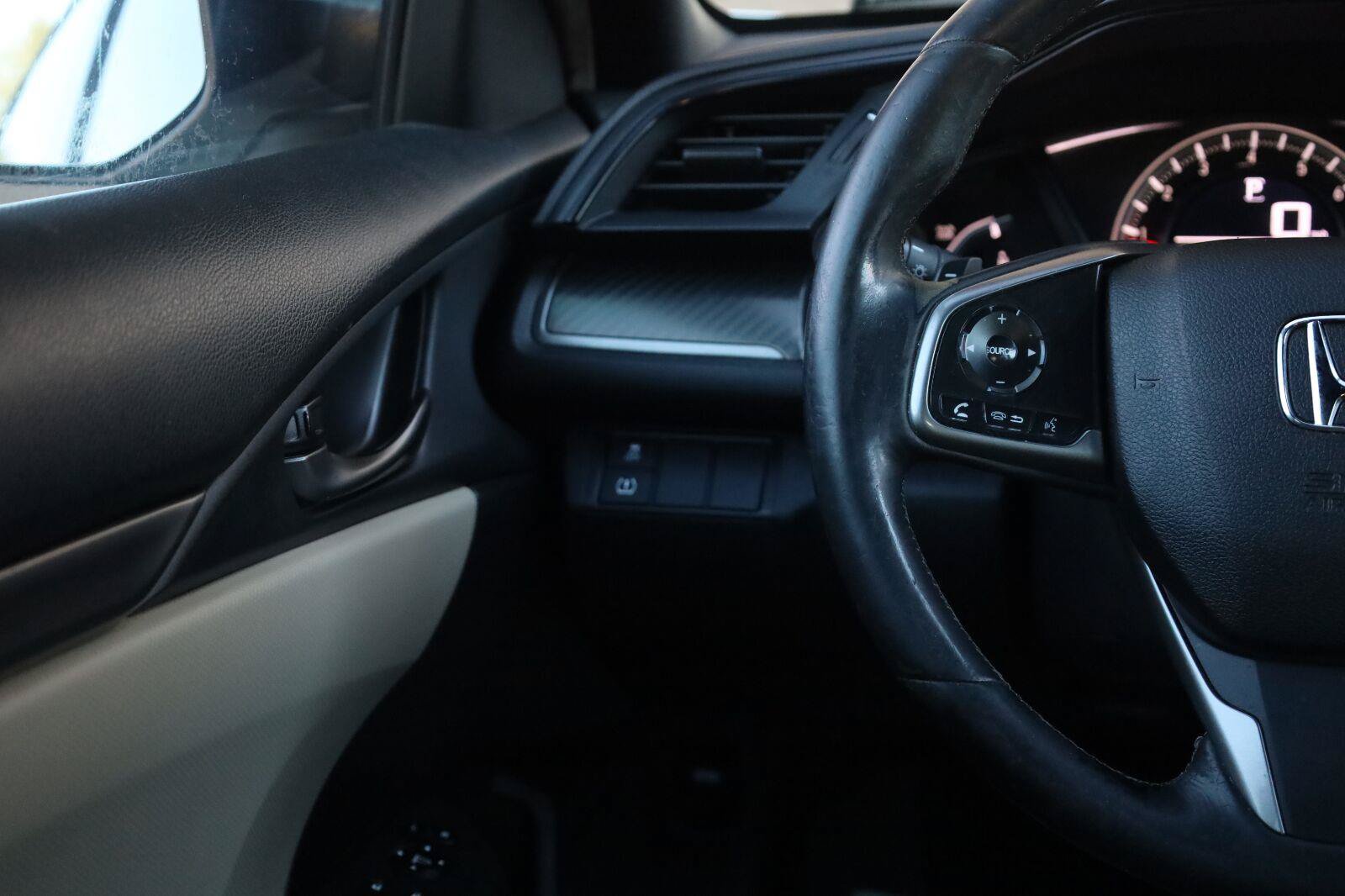 Used 2017 Honda Civic Sport image 32