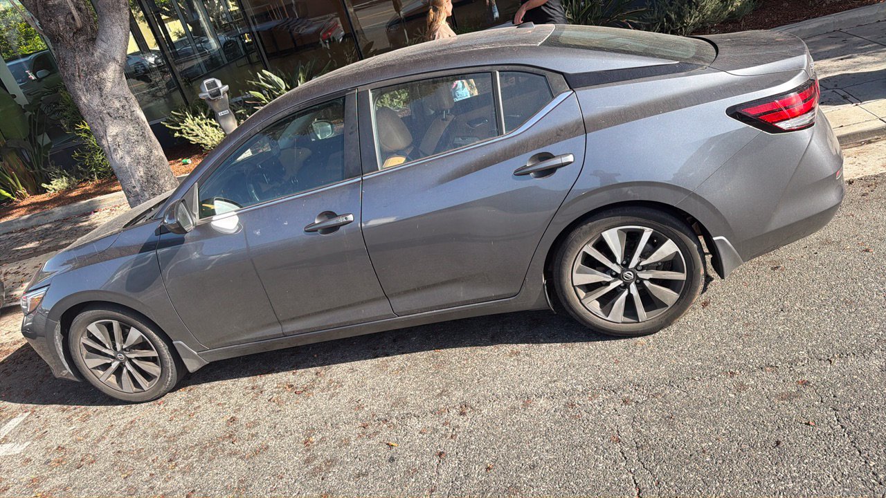 Used 2021 Nissan Sentra SV w/ SV Premium Package FWD image 4