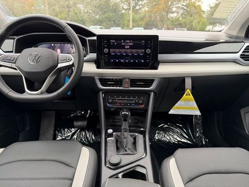 New 2026 Volkswagen Taos SEL AWD/4WD image 9