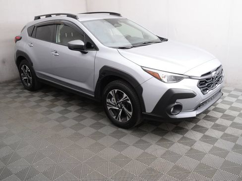 Used 2024 Subaru Crosstrek 2.0i Premium w/ Crosstrek Mirror Package AWD/4WD image 3