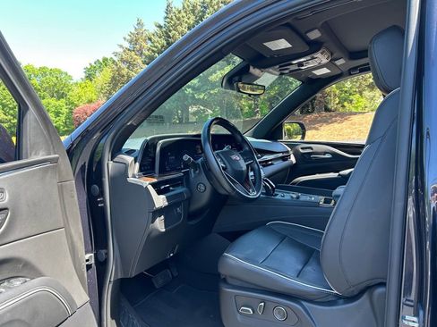 Used 2023 Cadillac Escalade Premium Luxury RWD image 39