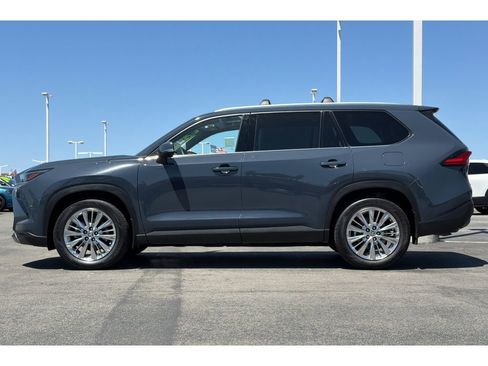 Used 2024 Toyota Grand Highlander AWD image 7