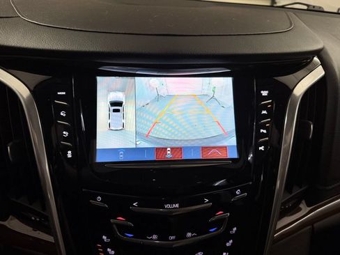 Used 2020 Cadillac Escalade Luxury w/ LPO, Radiant Package AWD/4WD image 16