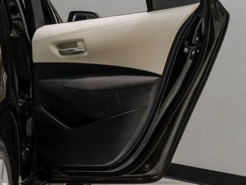 Used 2021 Toyota Corolla LE FWD image 46