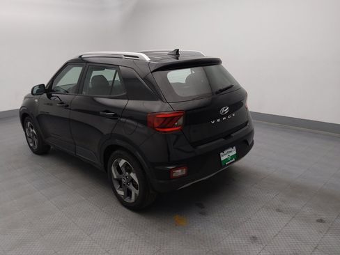 Used 2022 Hyundai Venue SEL FWD image 5