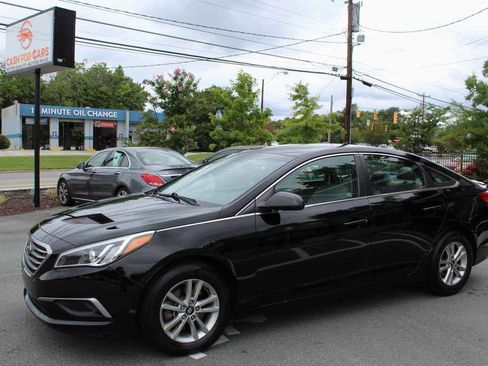 Used 2017 Hyundai Sonata SE FWD image 1