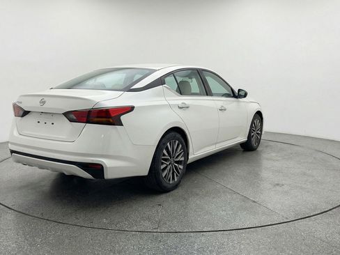 Used 2025 Nissan Altima 2.5 SV FWD image 9