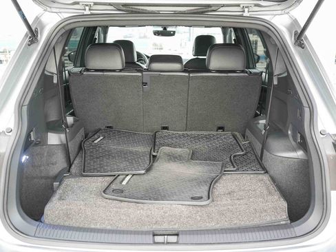 Used 2020 Volkswagen Tiguan SE R-Line image 25