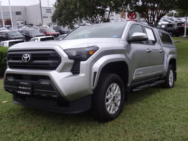Used 2025 Toyota Tacoma SR5 AWD/4WD image 1