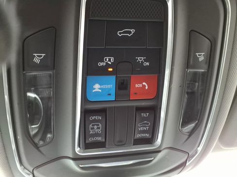 Used 2023 Jeep Grand Cherokee Laredo w/ Luxury Tech Group I AWD/4WD image 27