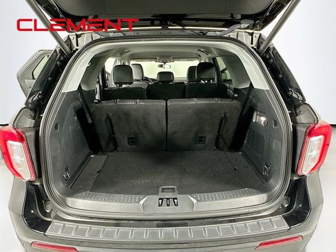 Certified 2022 Ford Explorer XLT w/ Equipment Group 202A image 10