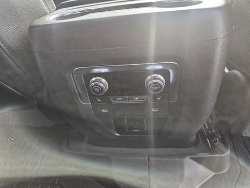 Used 2022 GMC Yukon Denali image 12