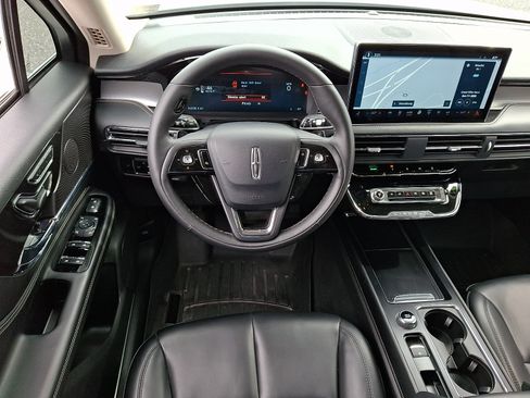 Certified 2024 Lincoln Corsair AWD image 12