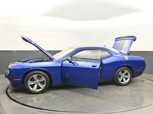 Used 2020 Dodge Challenger SXT w/ Cold Weather Group image 43