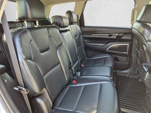 Used 2023 Kia Telluride LX AWD/4WD image 19