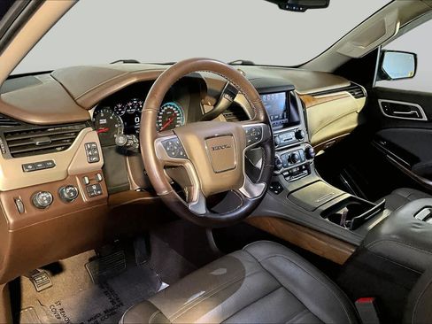 Used 2020 GMC Yukon XL Denali w/ Denali Premium Package AWD/4WD image 18