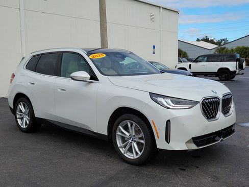 Used 2025 BMW X3 xDrive30i w/ Premium Package image 2