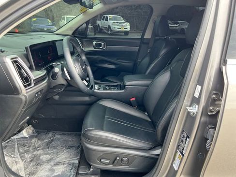 Used 2025 Kia Sorento EX AWD/4WD image 19