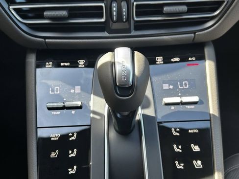 Certified 2025 Porsche Macan image 36