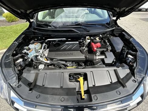 Certified 2025 Nissan Rogue SL AWD/4WD image 14