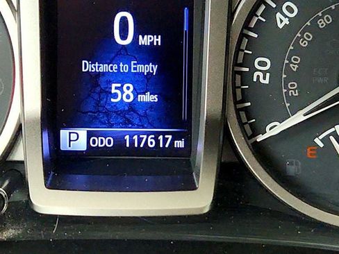 Used 2019 Toyota Tacoma SR5 AWD/4WD image 14