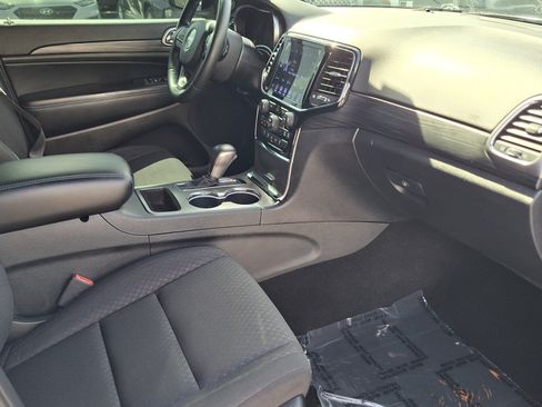 Used 2019 Jeep Grand Cherokee Laredo RWD image 23