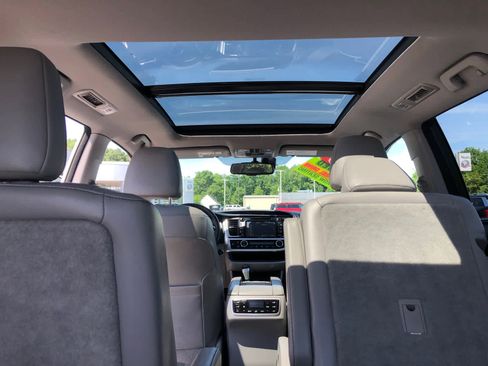 Used 2015 Toyota Highlander Limited Platinum AWD/4WD image 32