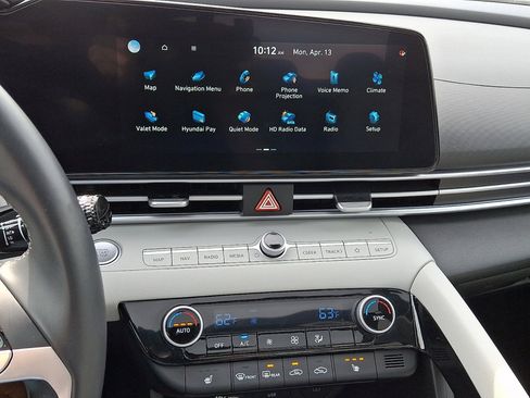 Used 2025 Hyundai Elantra Limited image 28