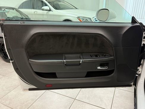 Used 2014 Dodge Challenger SRT8 w/ Harman/Kardon Audio Group image 13
