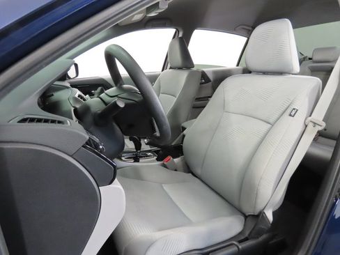 Used 2017 Honda Accord LX image 5