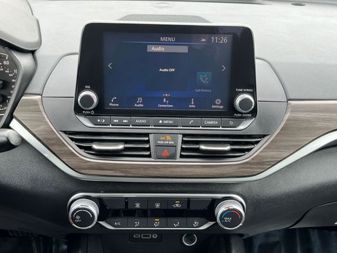 Used 2025 Nissan Altima 2.5 SV image 17