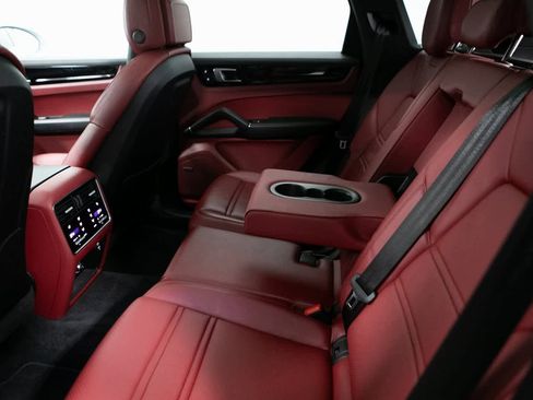 Certified 2022 Porsche Cayenne S image 21