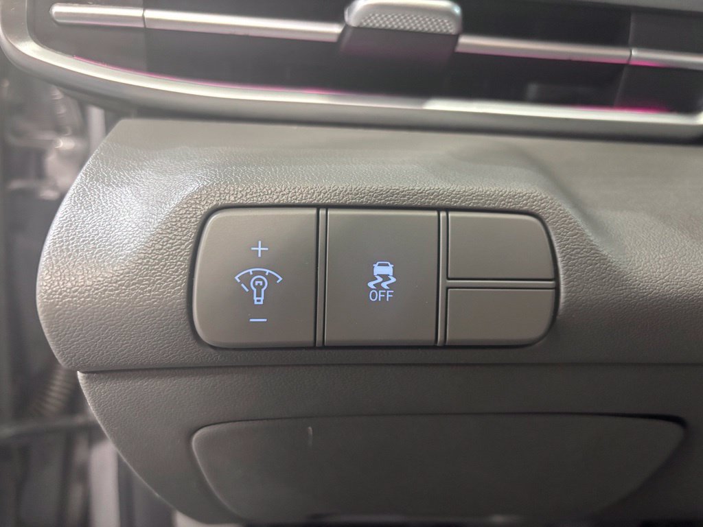 Used 2025 Hyundai Elantra SEL FWD image 26