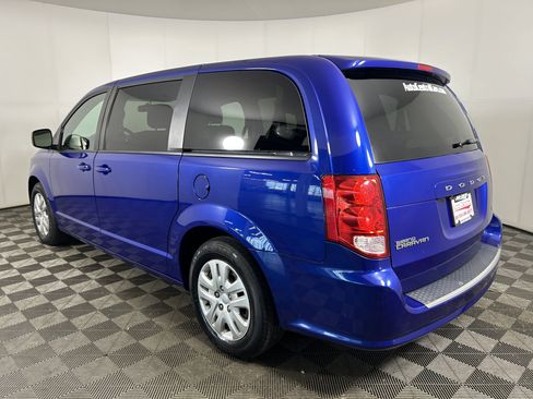Used 2018 Dodge Grand Caravan SE w/ UConnect Hands-Free Group FWD image 3