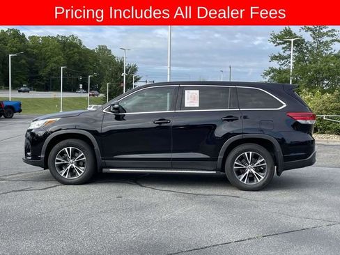 Used 2019 Toyota Highlander LE AWD/4WD image 2