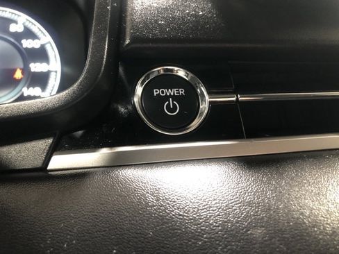 Used 2024 Mitsubishi Outlander SE image 28