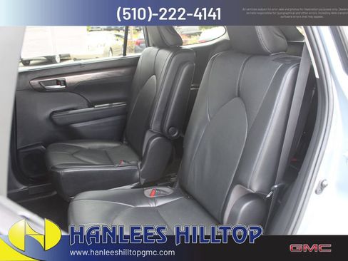 Used 2023 Toyota Highlander Limited FWD image 16
