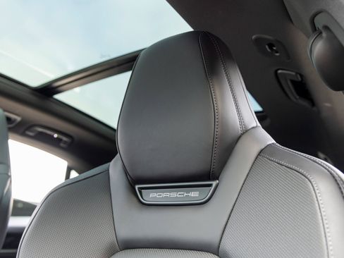 New 2025 Porsche Macan Electric image 30