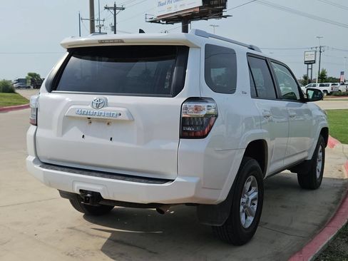 Used 2018 Toyota 4Runner SR5 AWD/4WD image 5